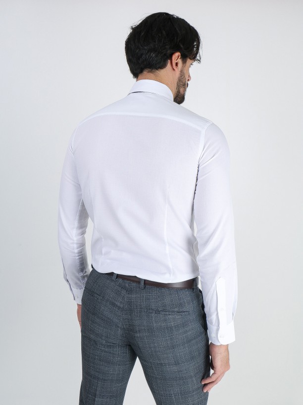 Camisa clássica estruturada slim fit Camisa clássica estruturada slim fit