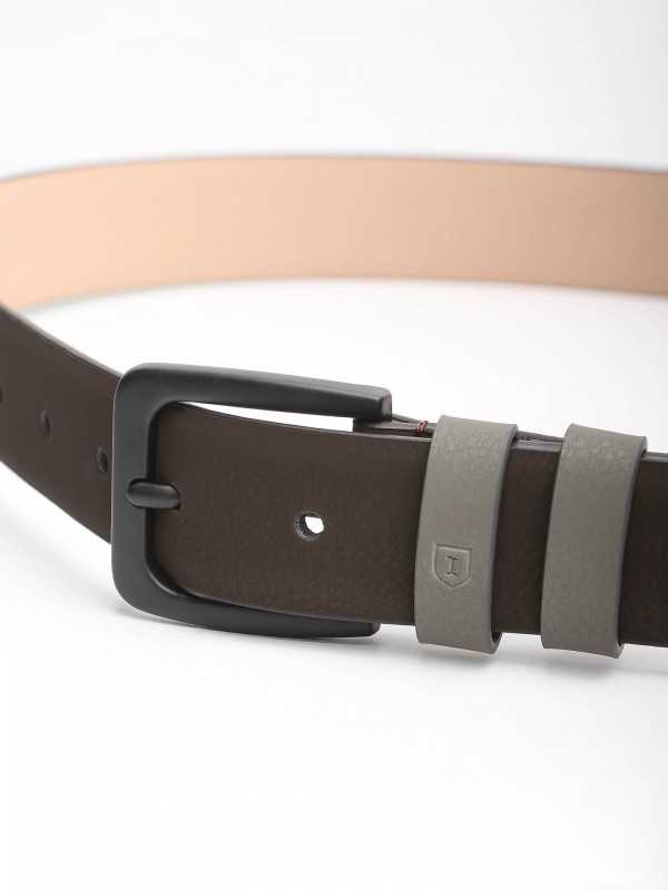 Leather casual belt with black buckle