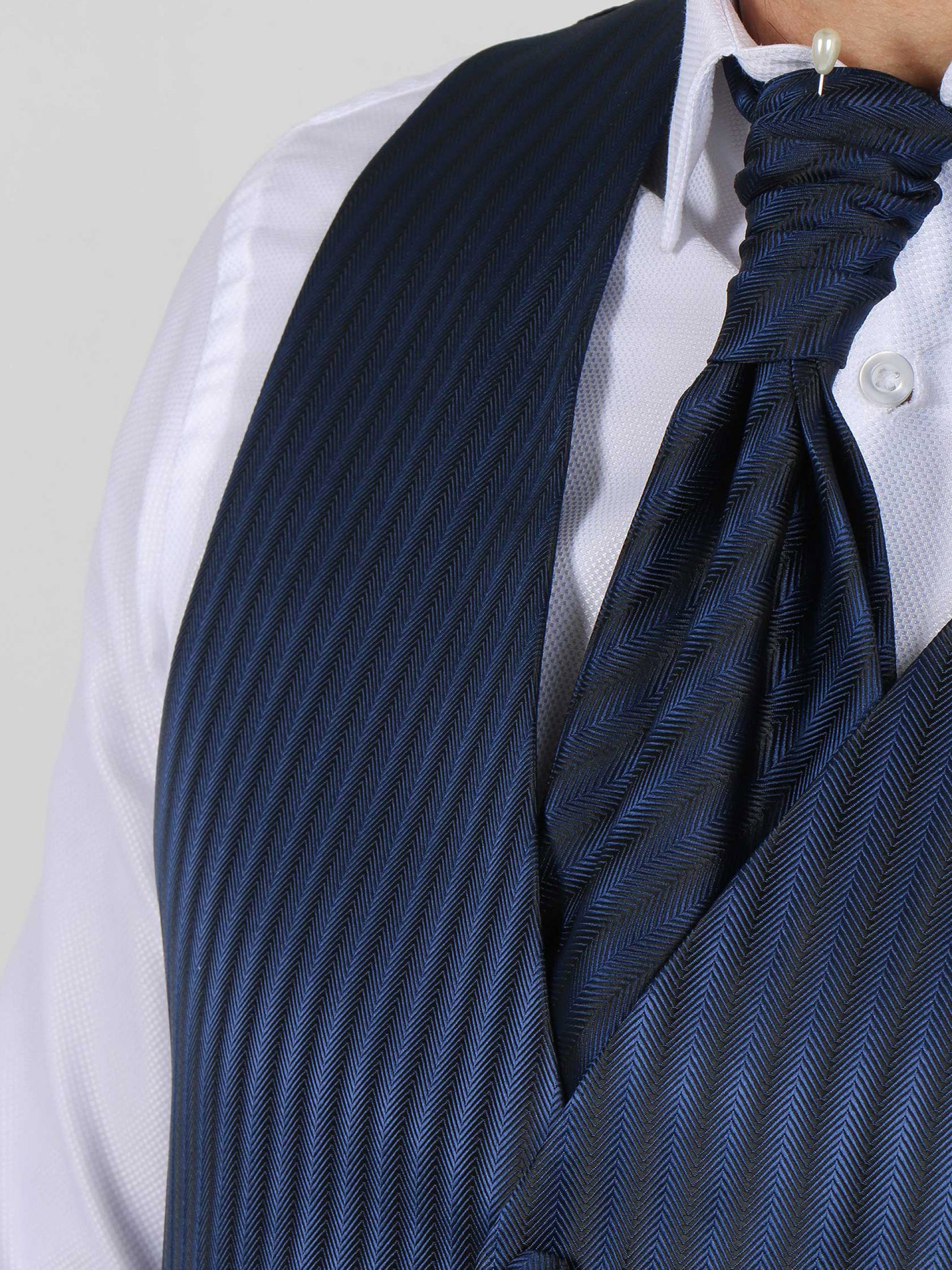 Chaleco de ceremonia con corbata