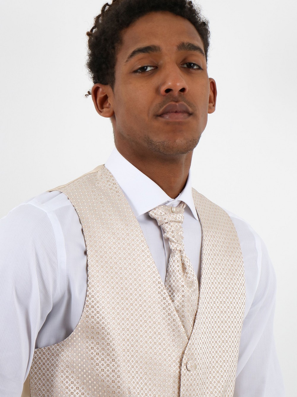 Chaleco de ceremonia con corbata