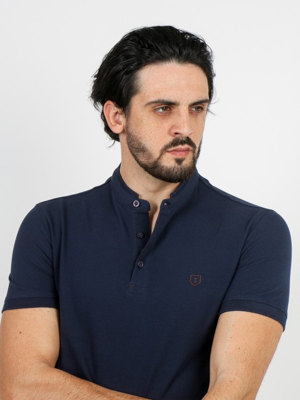 Polo piqué com gola de mandarim Polo piqué com gola de mandarim