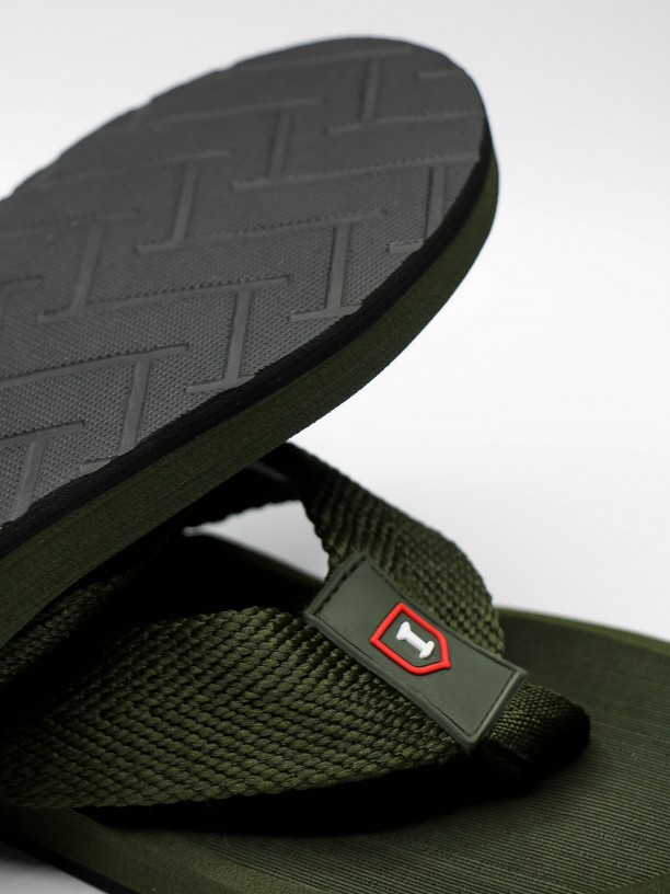 Plain-colored flip flops with logo