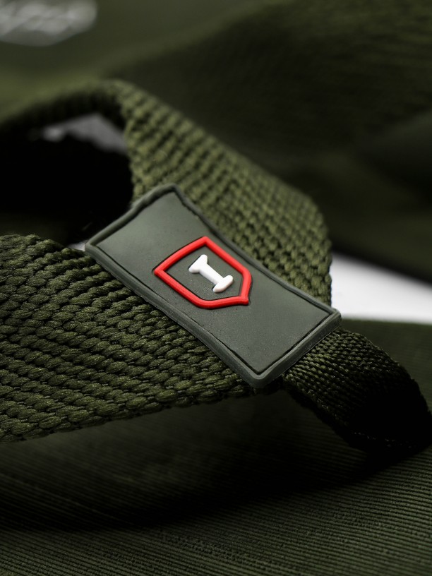 Plain-colored flip flops with logo