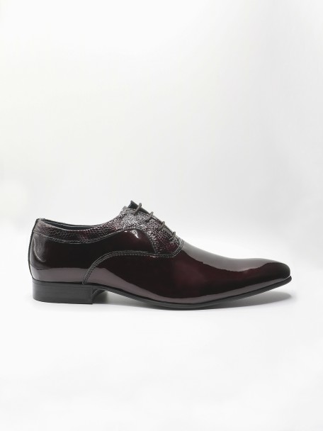 Sapato elegante em pele verniz