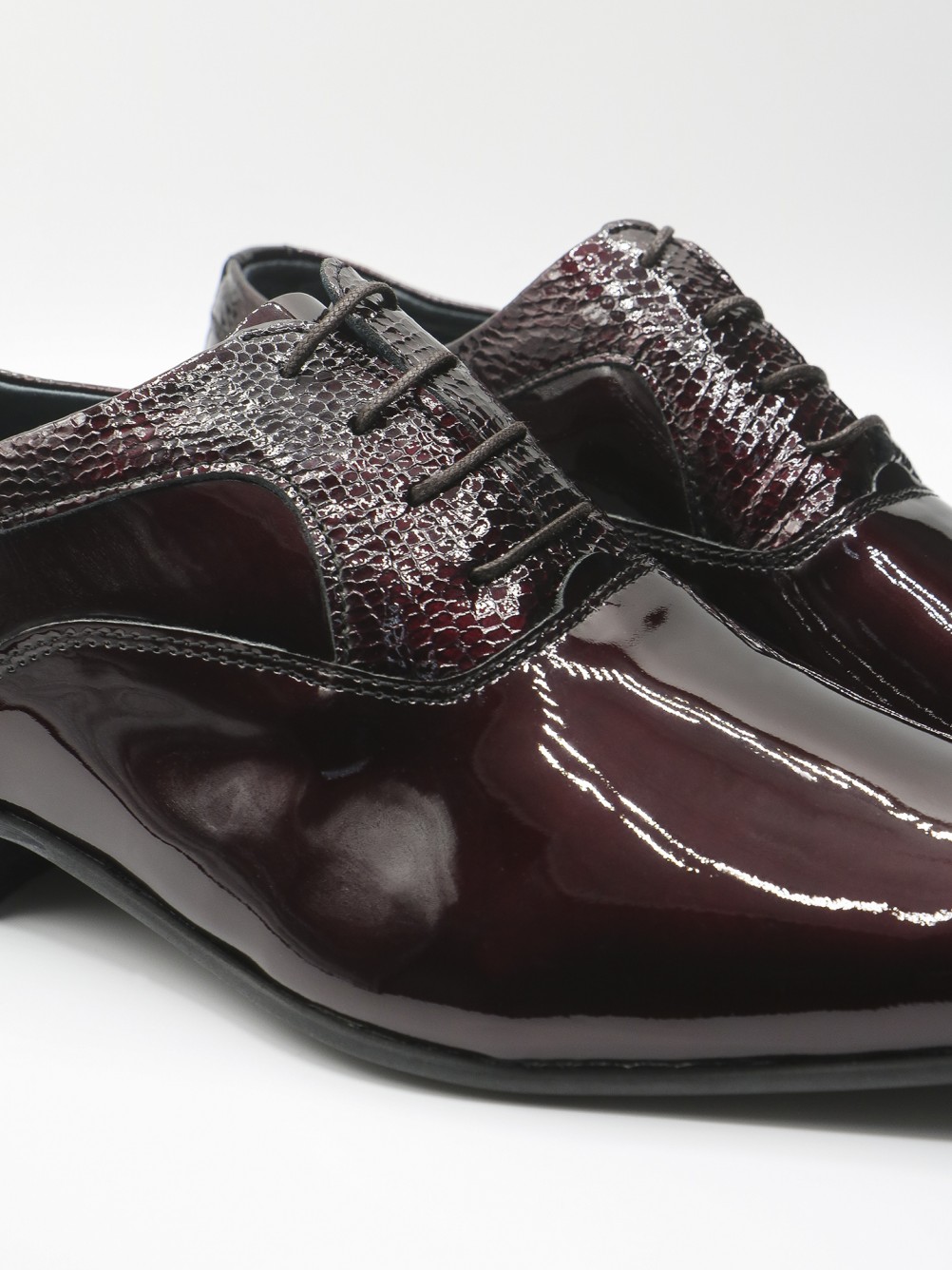 Sapato elegante em pele verniz