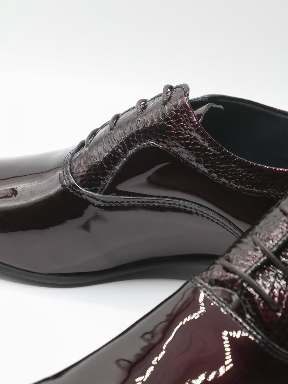 Sapato elegante em pele verniz