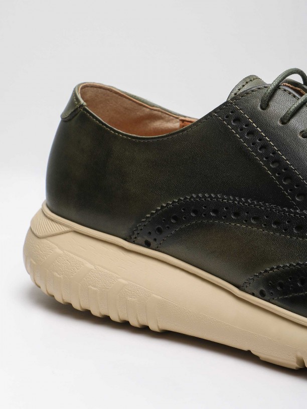 Casual leather shoes pricked detail