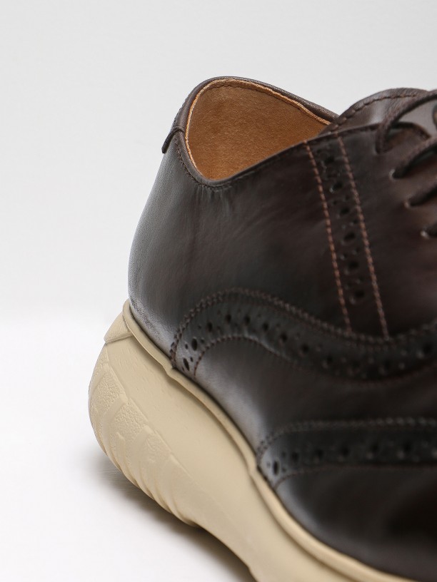 Casual leather shoes pricked detail