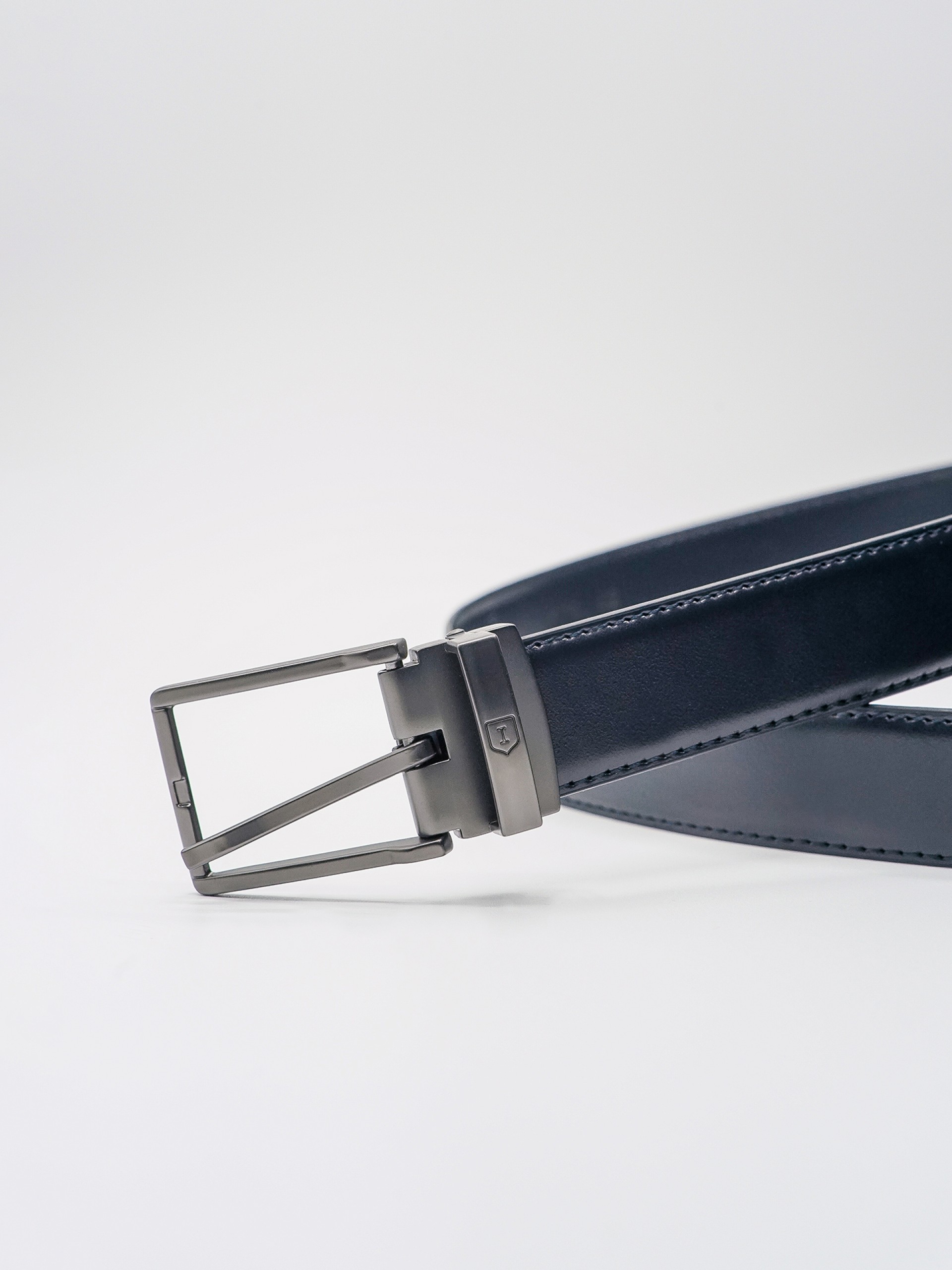 Leather elegant belt