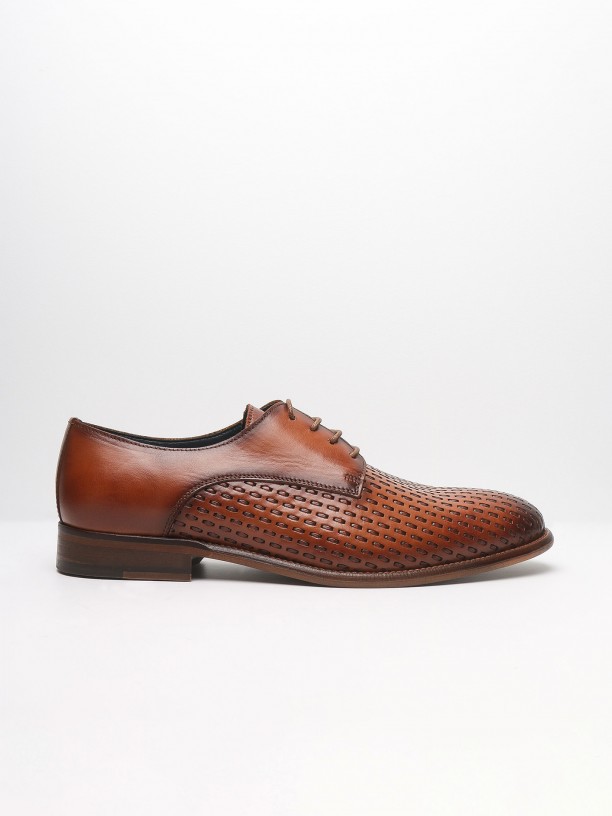 Pattern detail elegant leather shoes