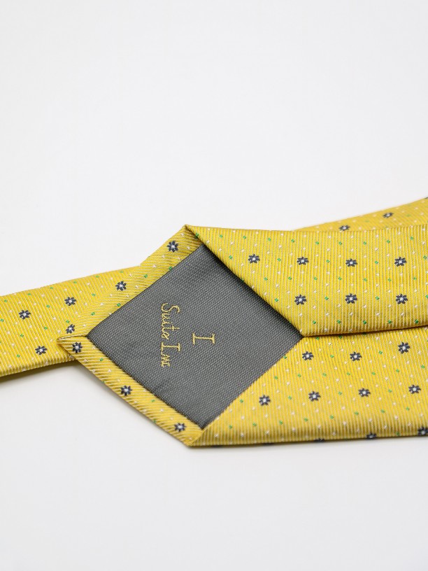 Classic tie with flower pattern