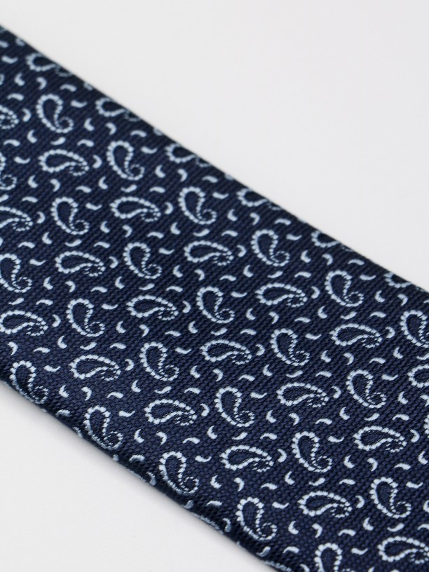 Slim tie with drops pattern