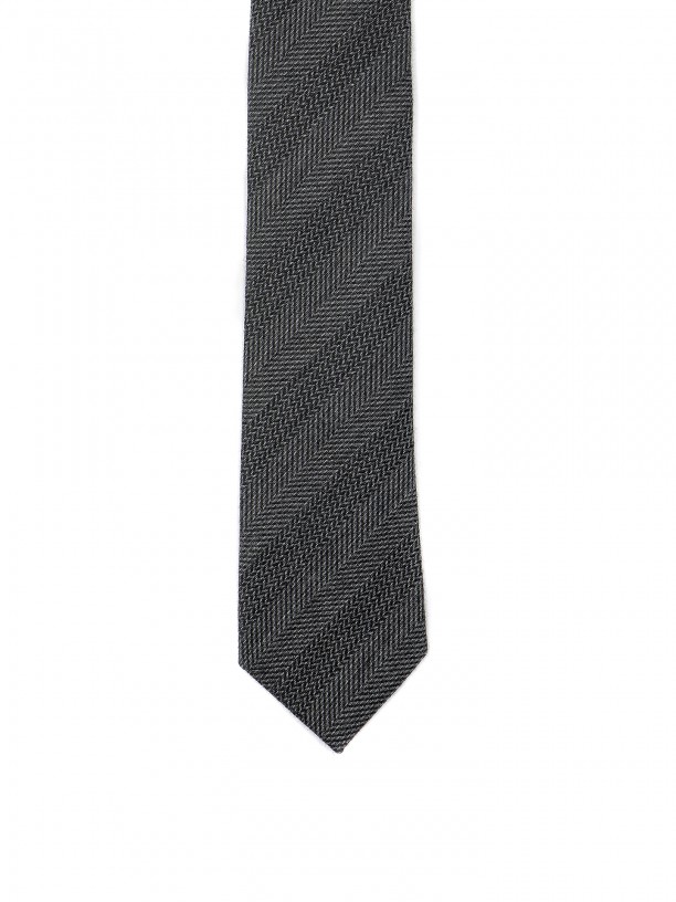Knit tie with pattern