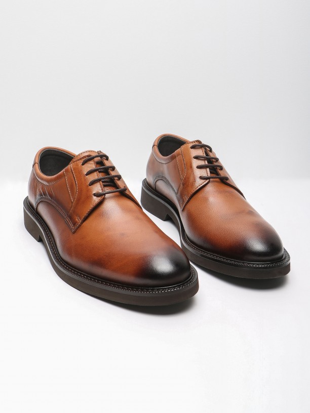 Elegant leather shoes with reinforced insole