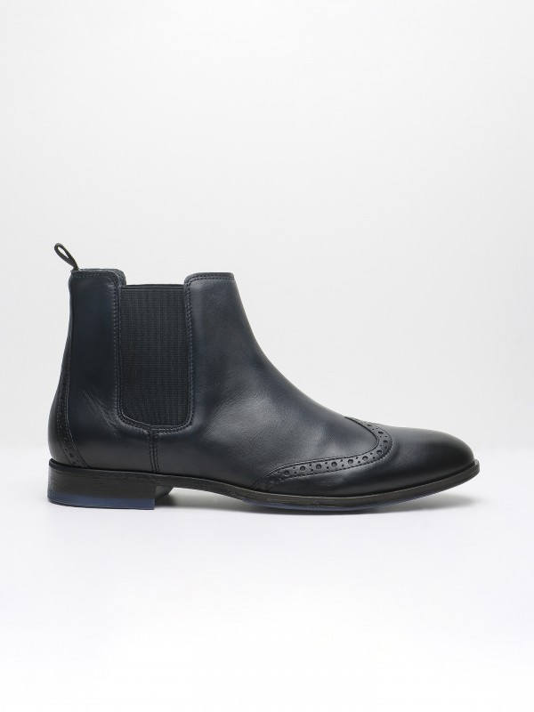 Elastic leather chelsea boots