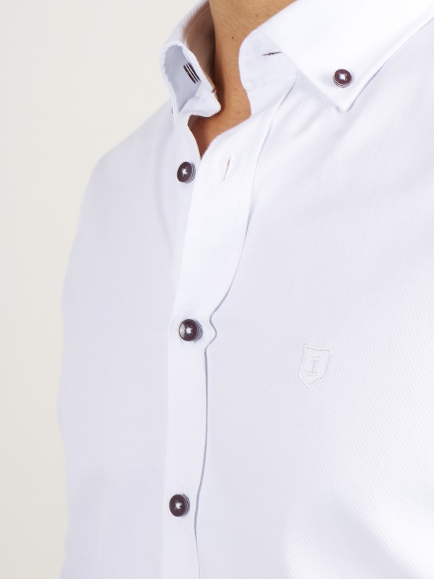 Microstructure shirt with contrasting buttons Microstructure shirt with contrasting buttons