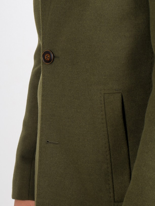 Sobretudo slim fit lapela invertida Sobretudo slim fit lapela invertida