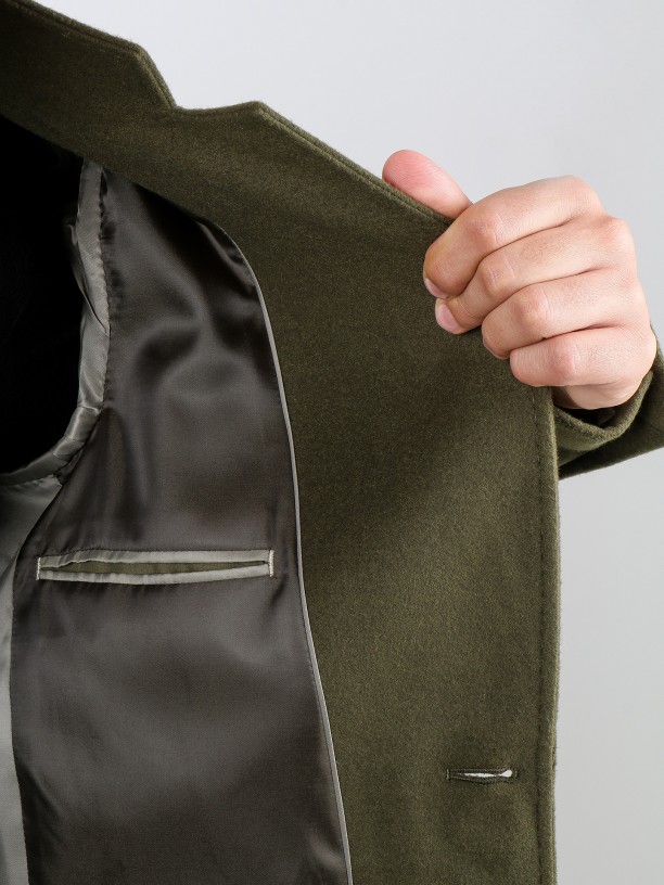 Sobretudo slim fit lapela invertida Sobretudo slim fit lapela invertida