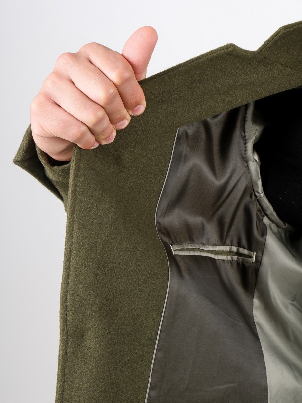 Sobretudo slim fit lapela invertida Sobretudo slim fit lapela invertida
