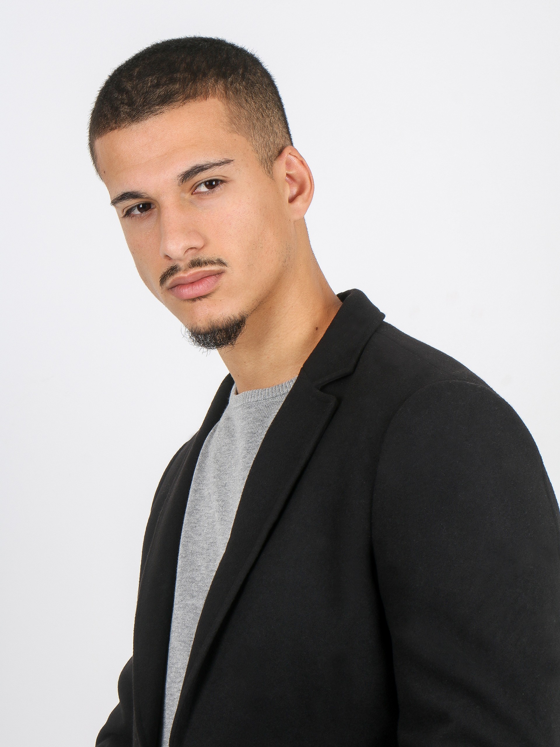 Sobretudo slim fit lapela clássica