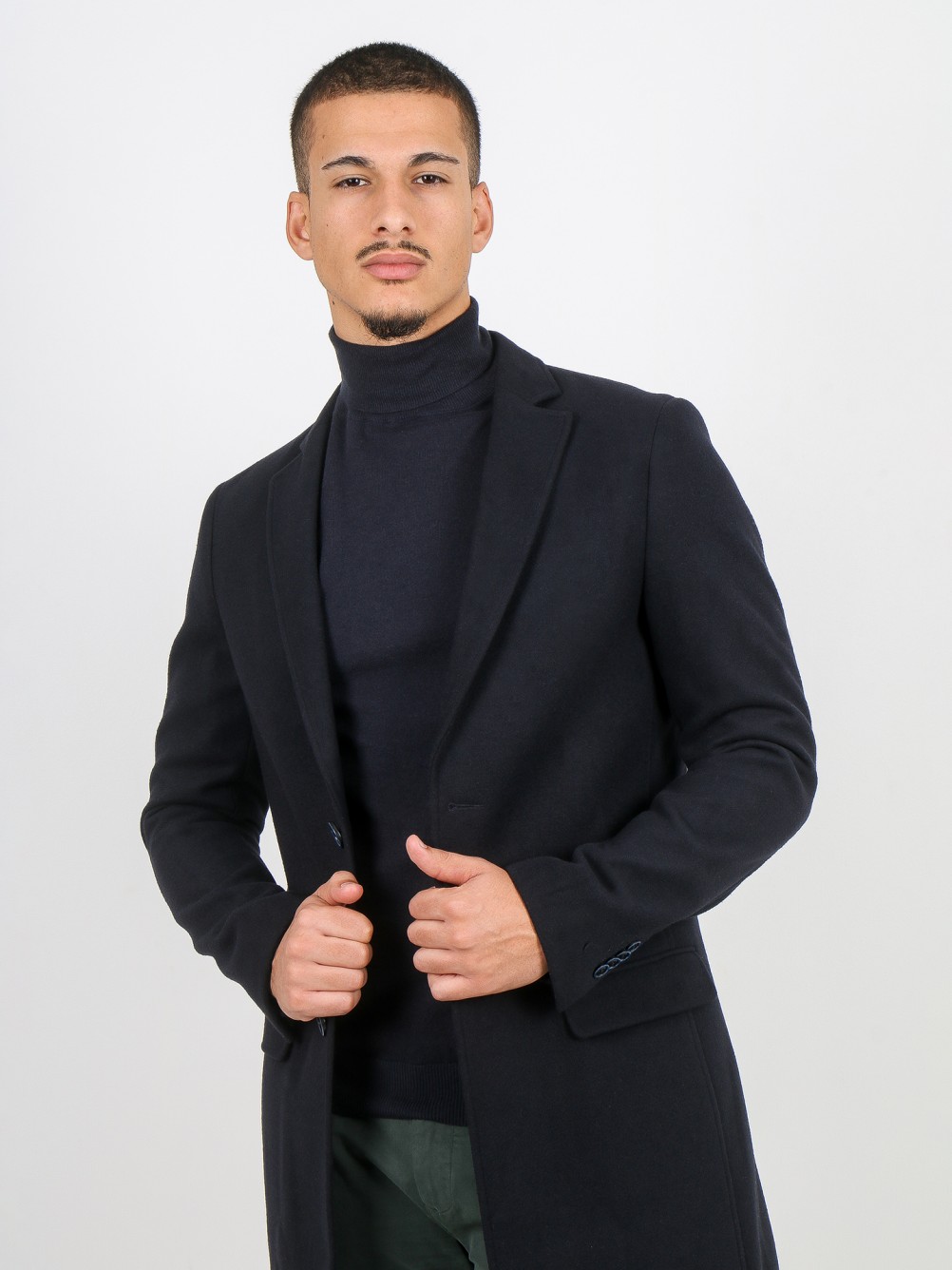 Sobretudo slim fit lapela clássica
