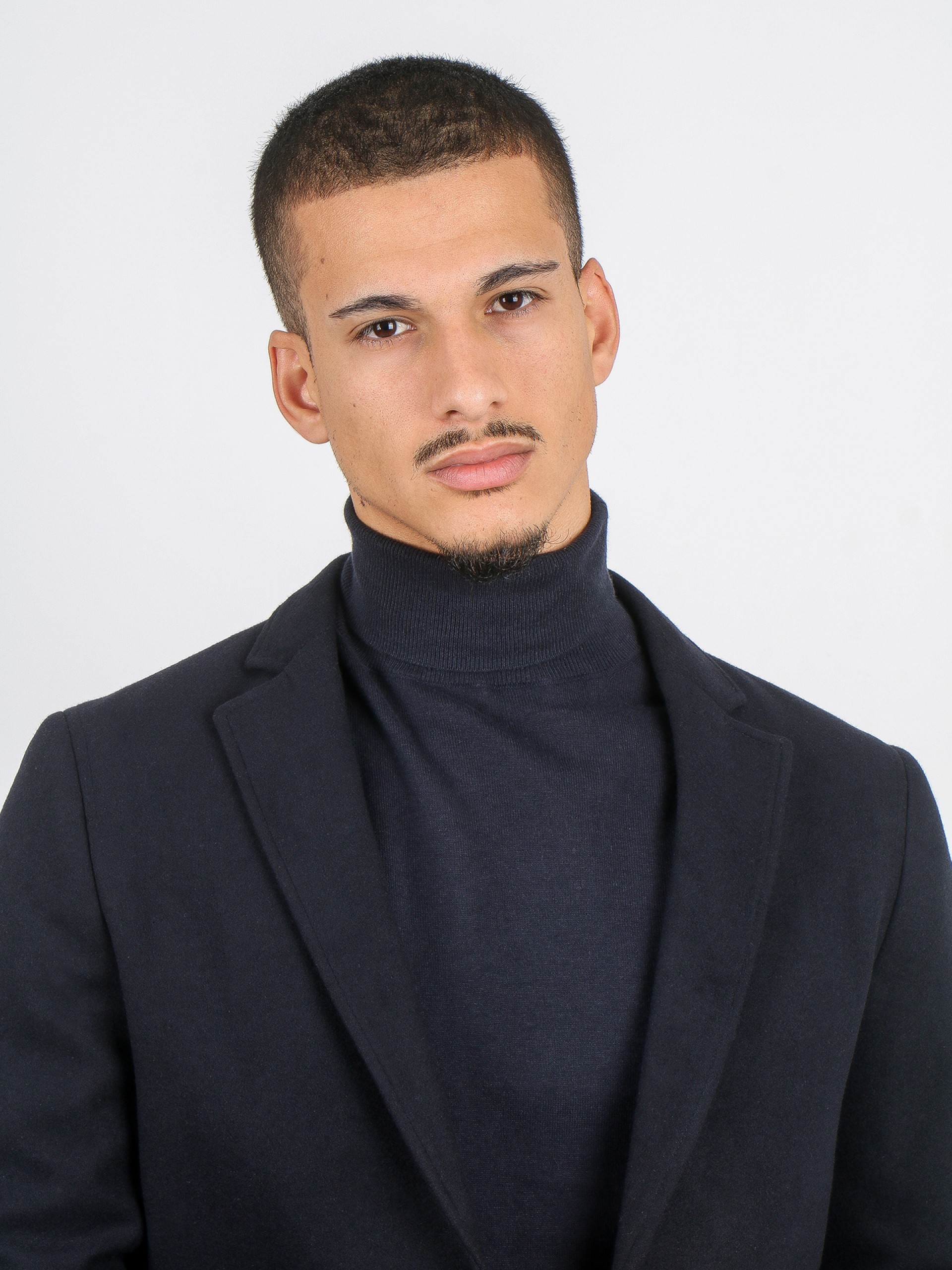 Sobretudo slim fit lapela clássica