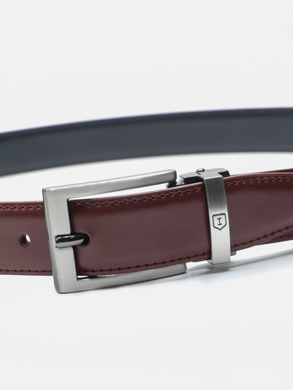 Reversible leather elegant belt