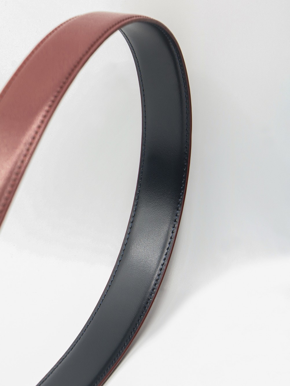 Reversible leather elegant belt