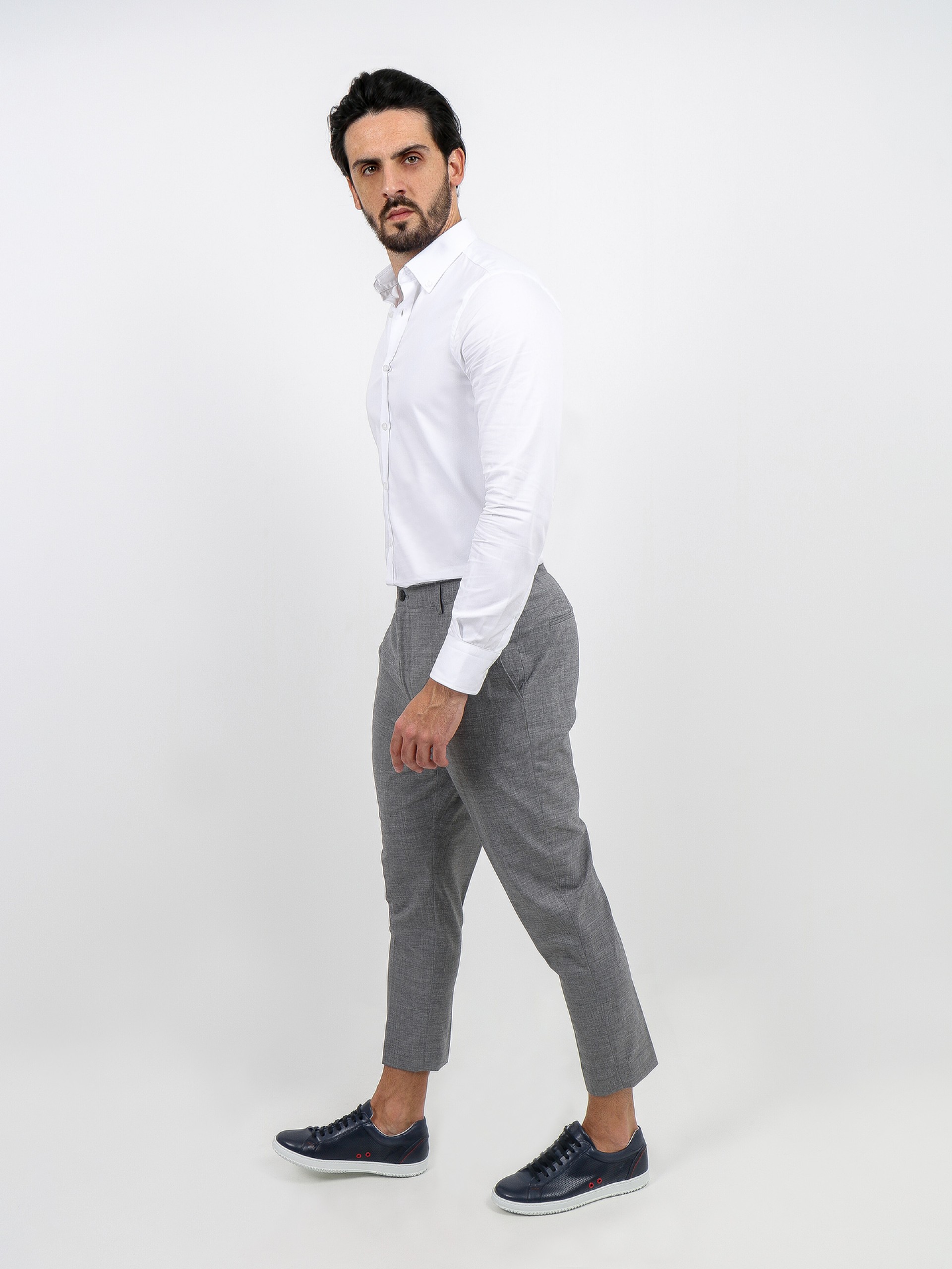 Pantalones slim fit dobladillo corto