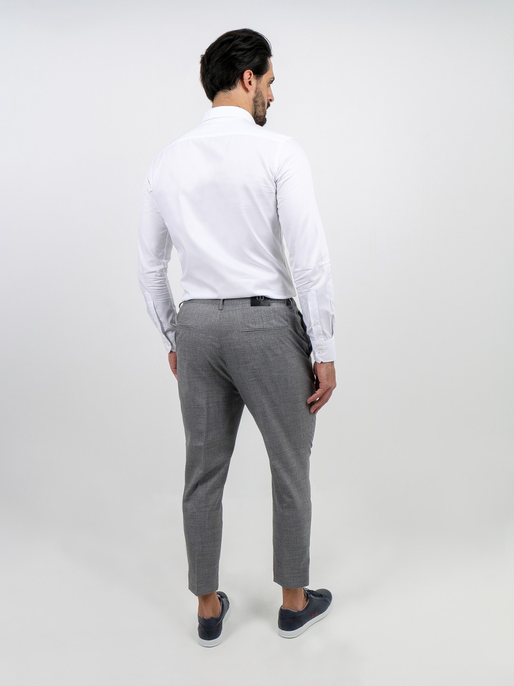 Pantalones slim fit dobladillo corto
