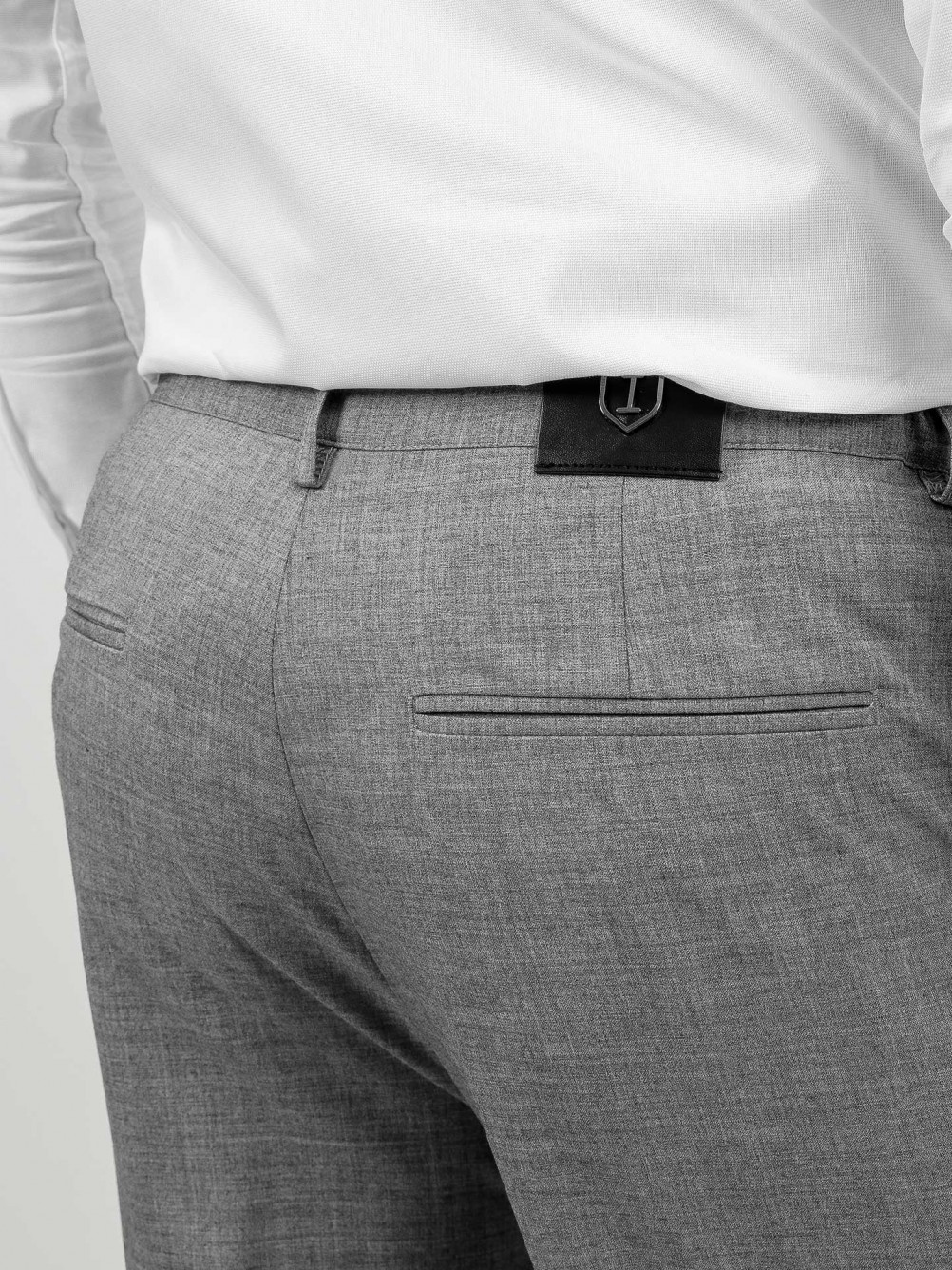 Pantalones slim fit dobladillo corto