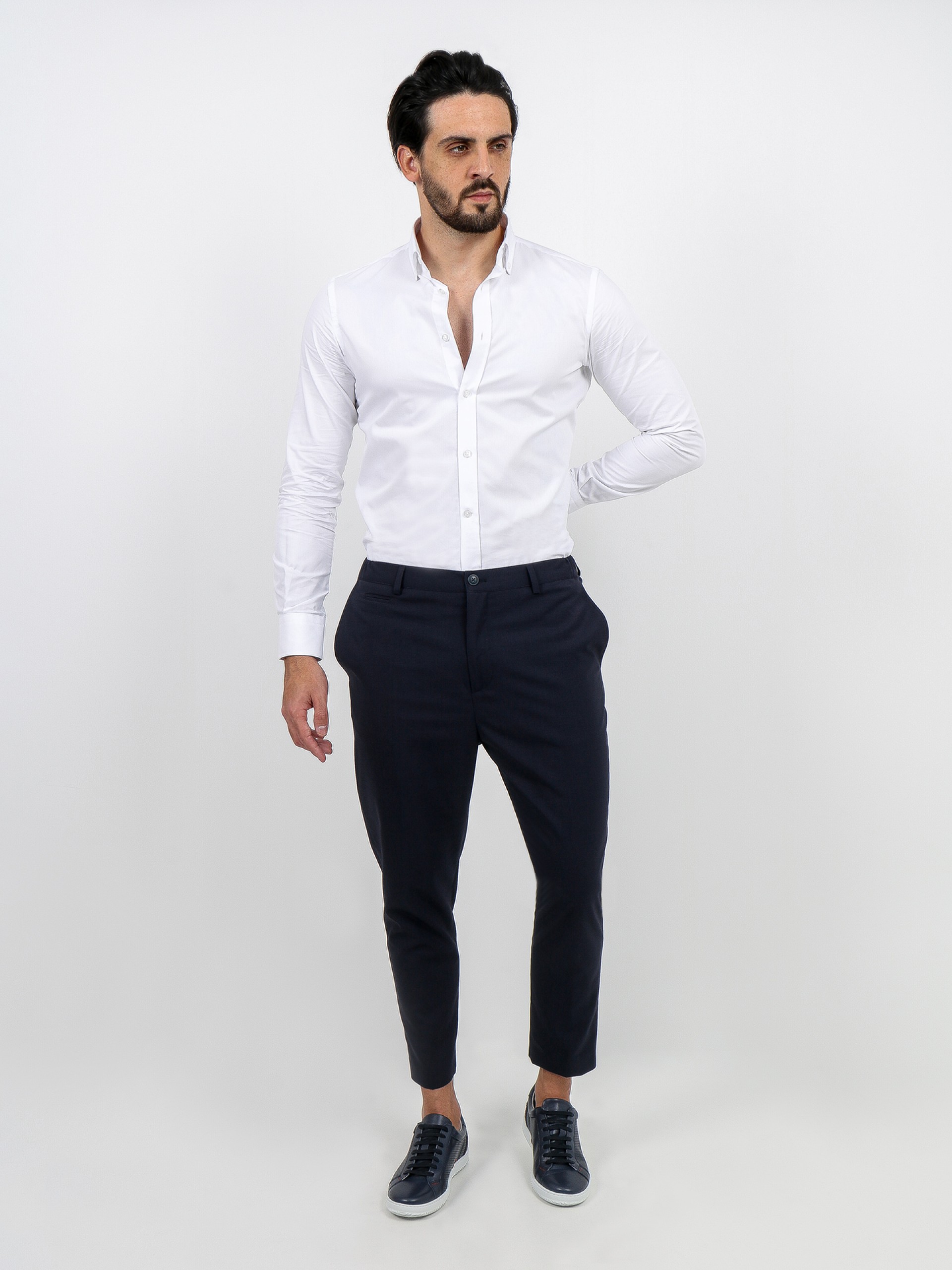 Pantalones slim fit dobladillo corto