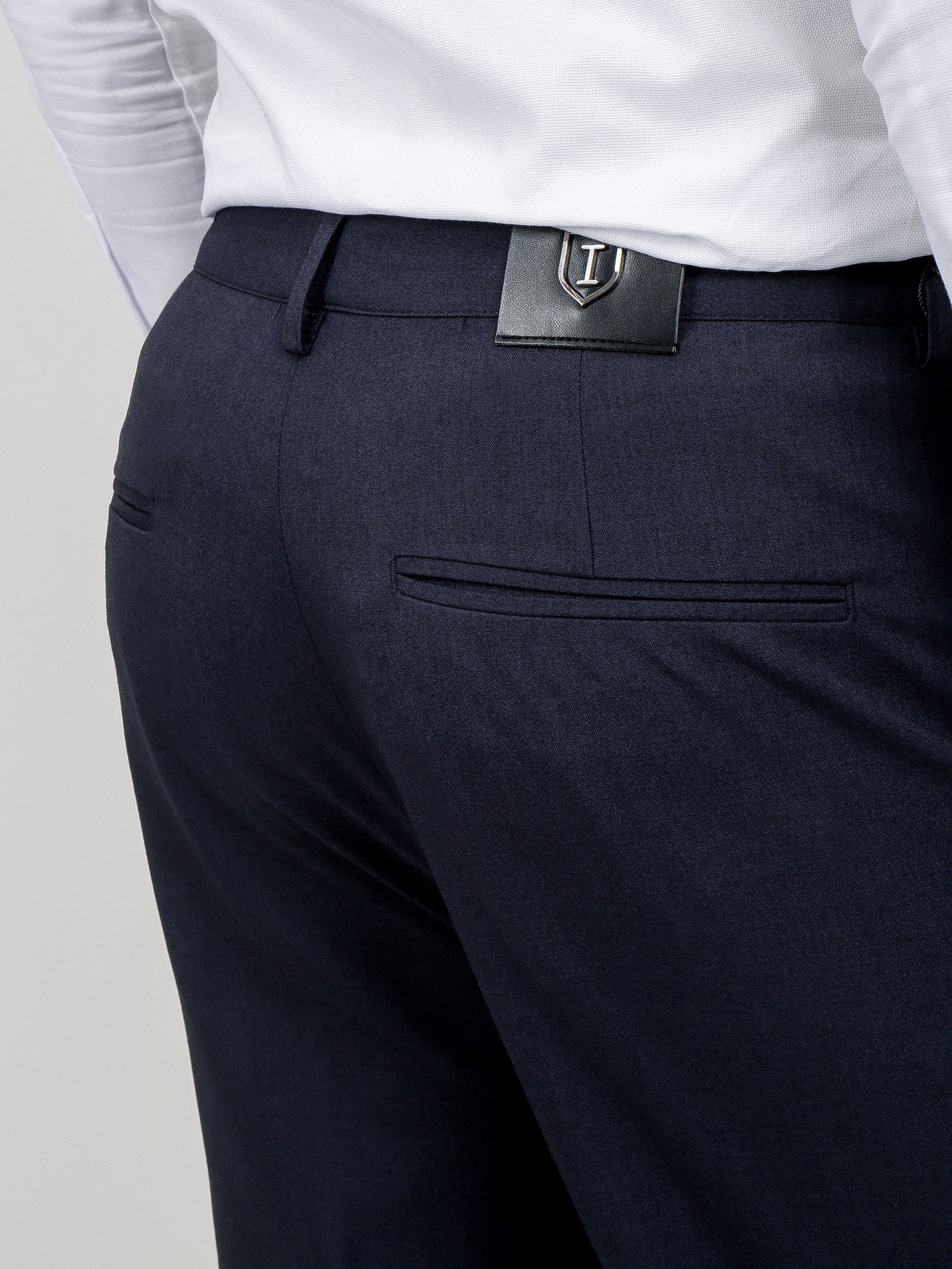 Pantalones slim fit dobladillo corto