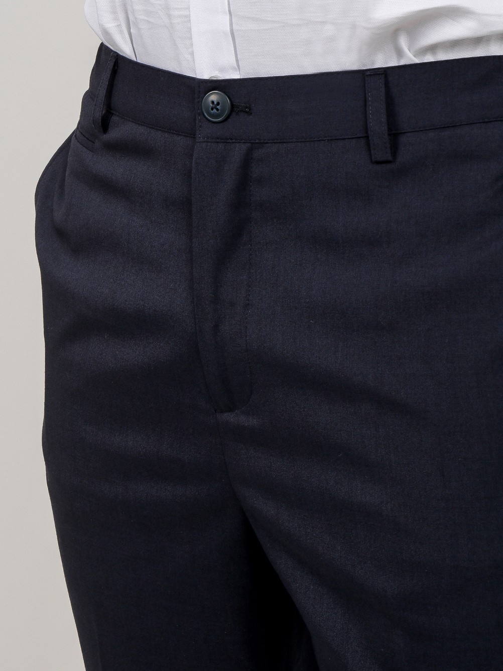 Cal�a curta slim fit maize