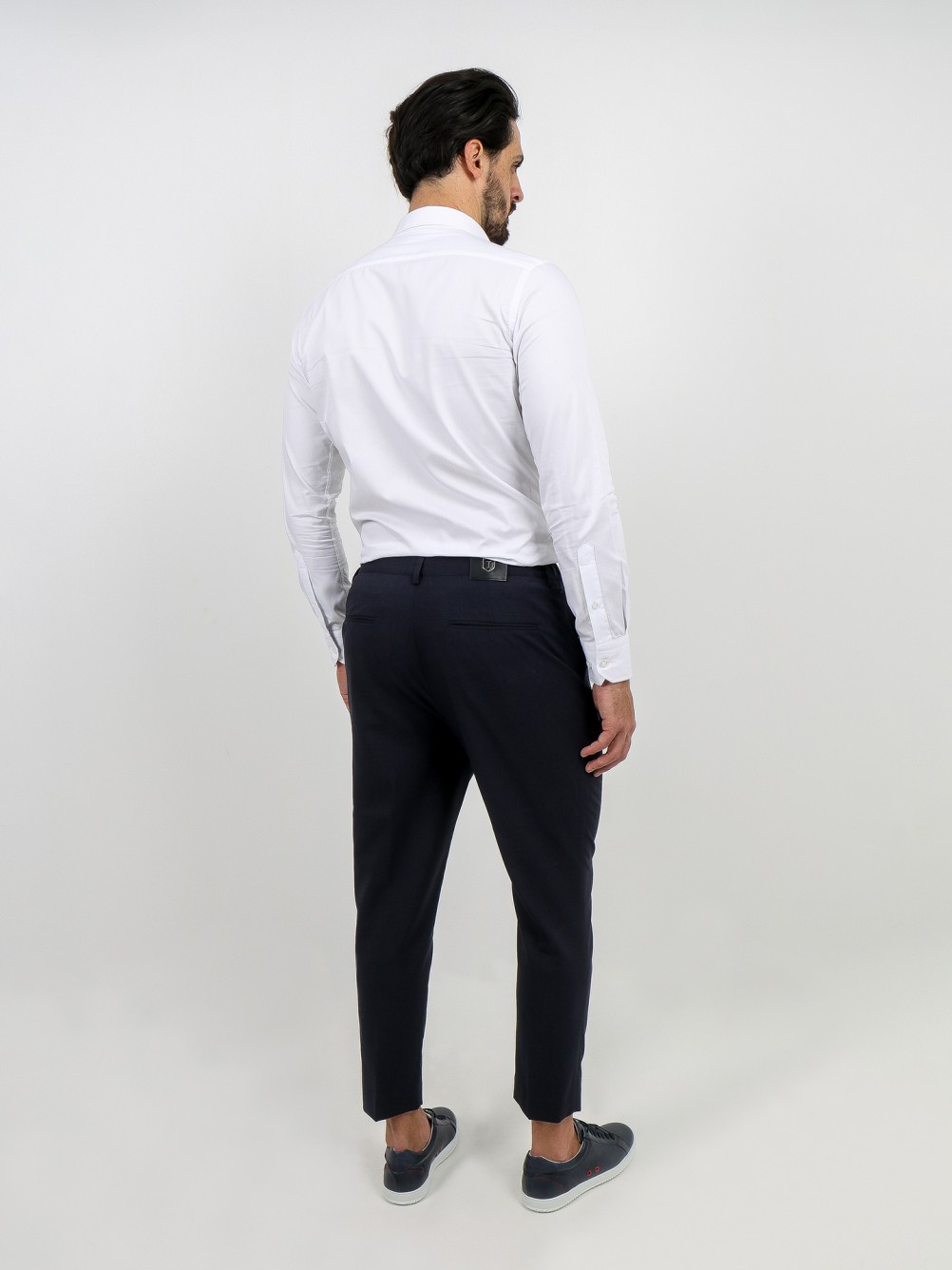 Cal�a curta slim fit maize