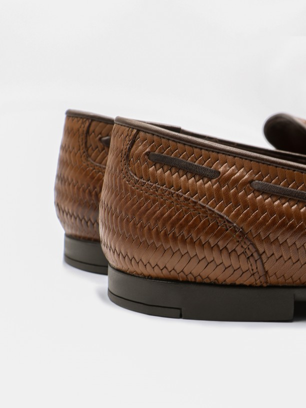 Leather moccasin with tassels