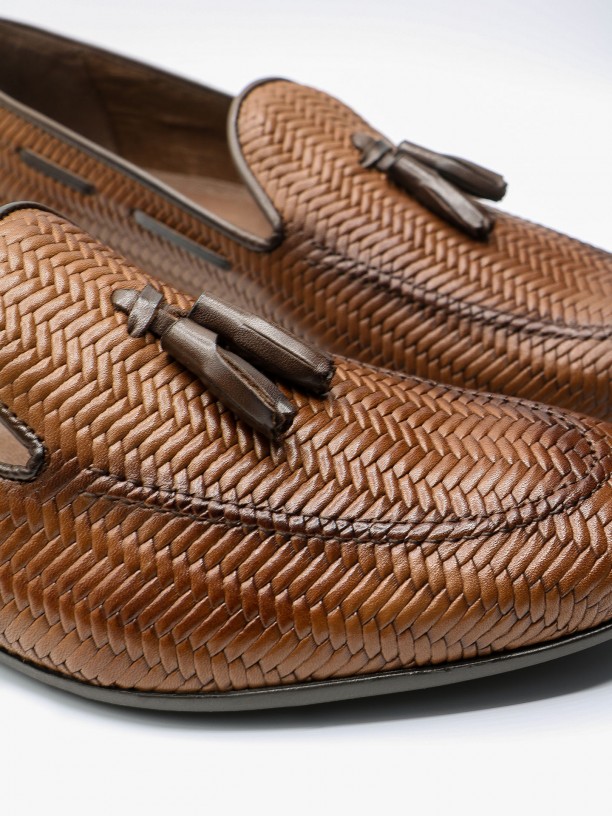 Leather moccasin with tassels