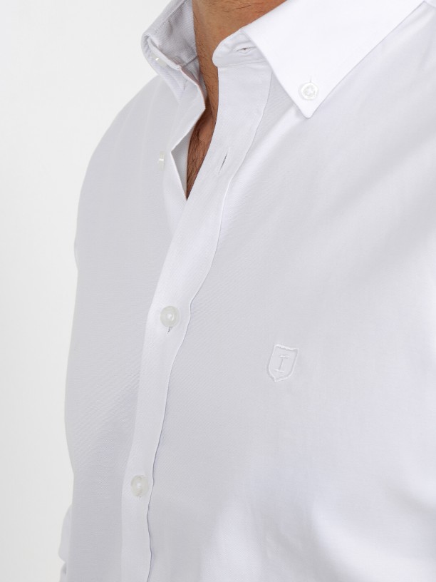 Plain casual shirt with embroidery