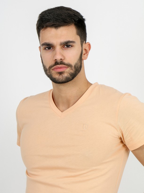T-shirt lisa algodão gola em v T-shirt lisa algodão gola em v