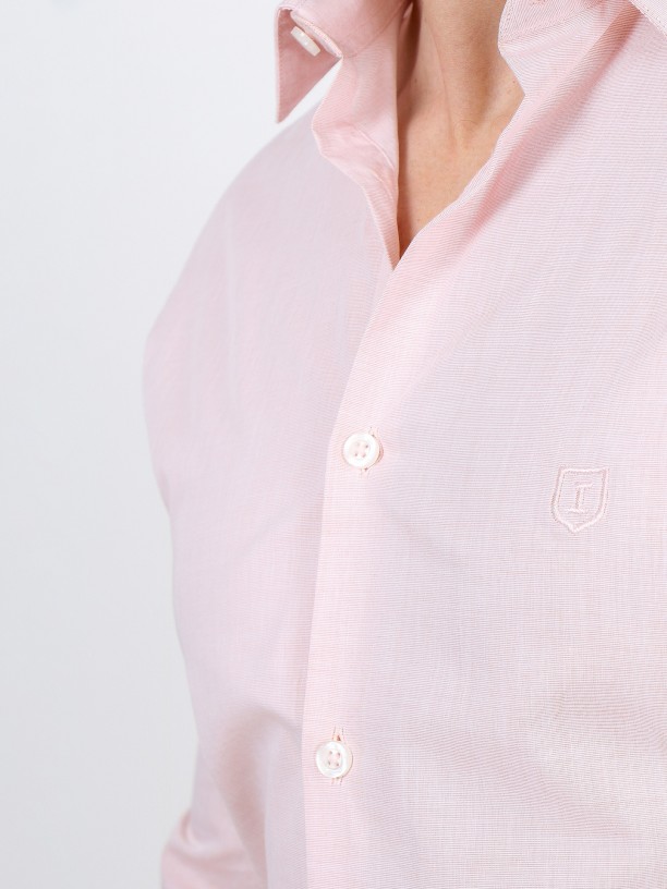 Classic slim fit shirt with embroidery