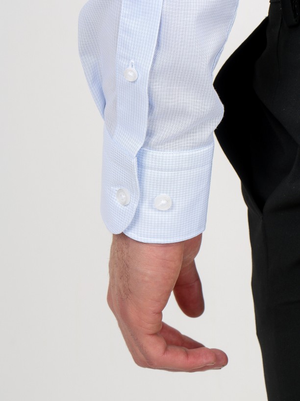Camisa clássica slim fit com padrão leve