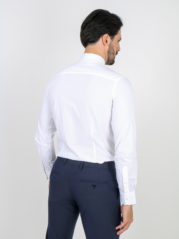 Camisa clsica slim fit con bordado