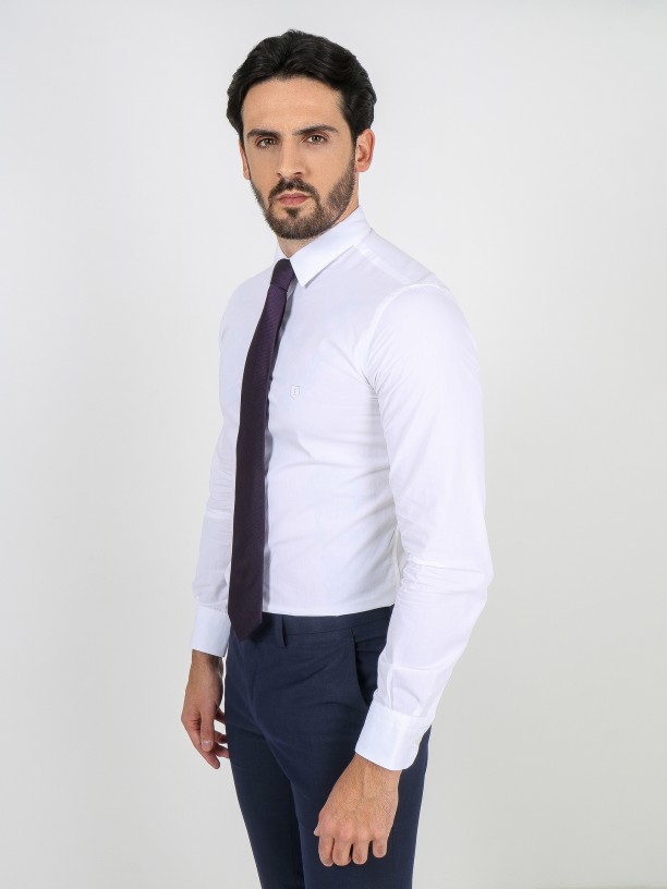 Camisa clssica slim fit com bordado