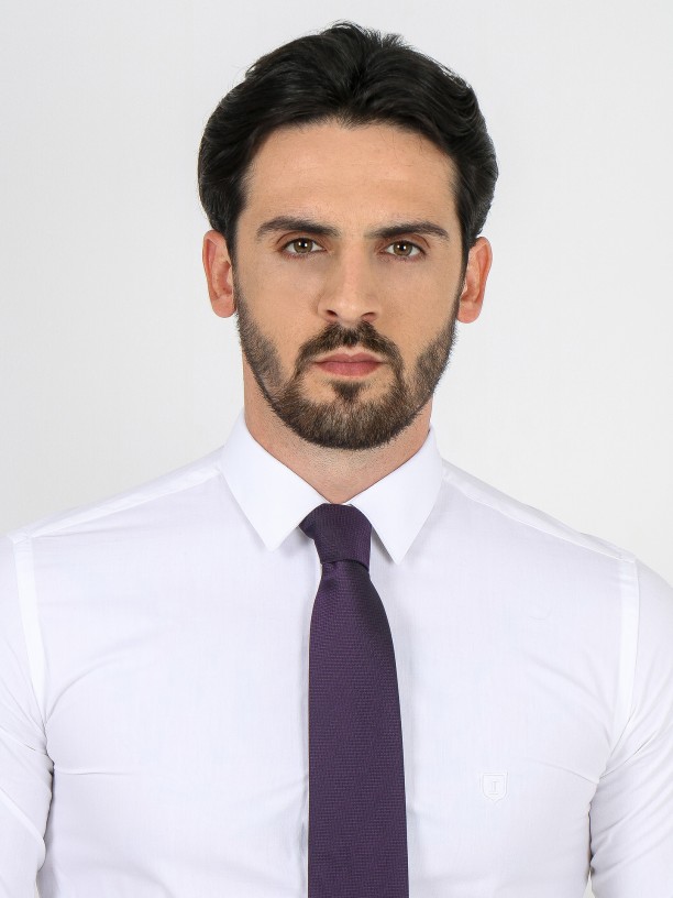 Camisa clssica slim fit com bordado