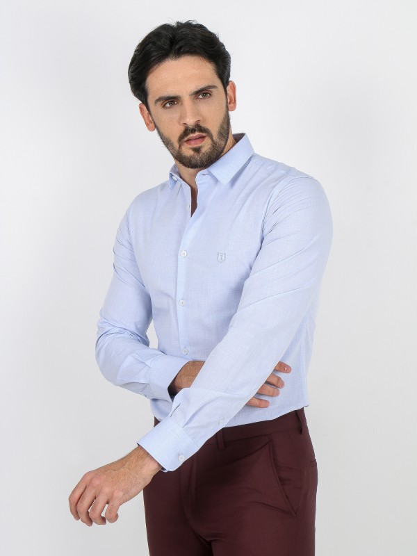 Classic slim fit shirt with embroidery