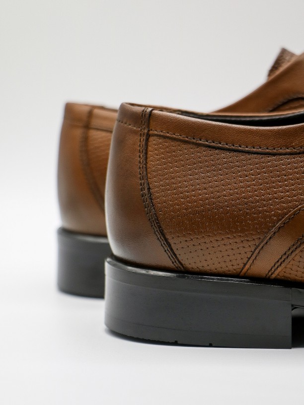 Sapato elegante de pele com padrão