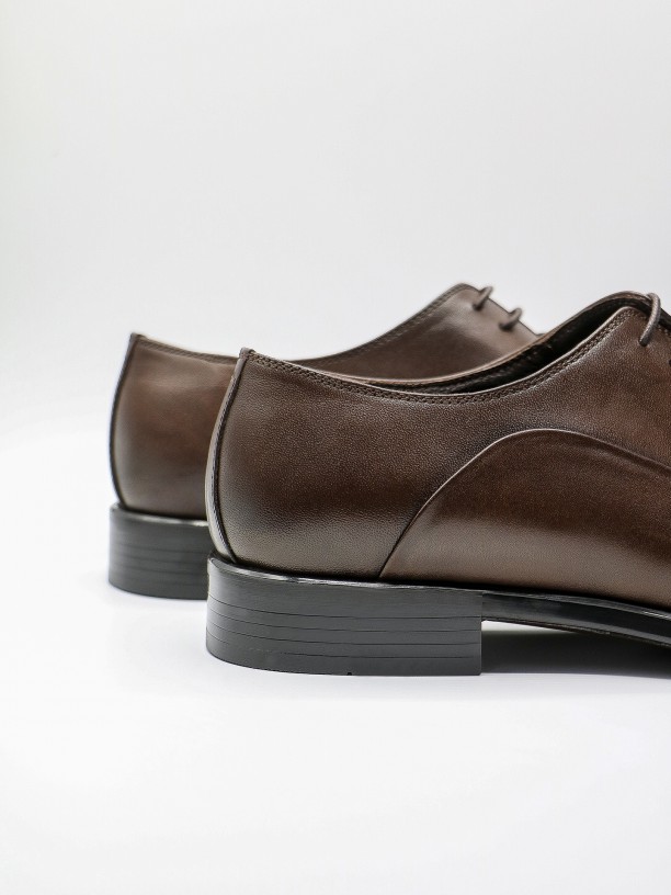 Elegant leather oxford shoes