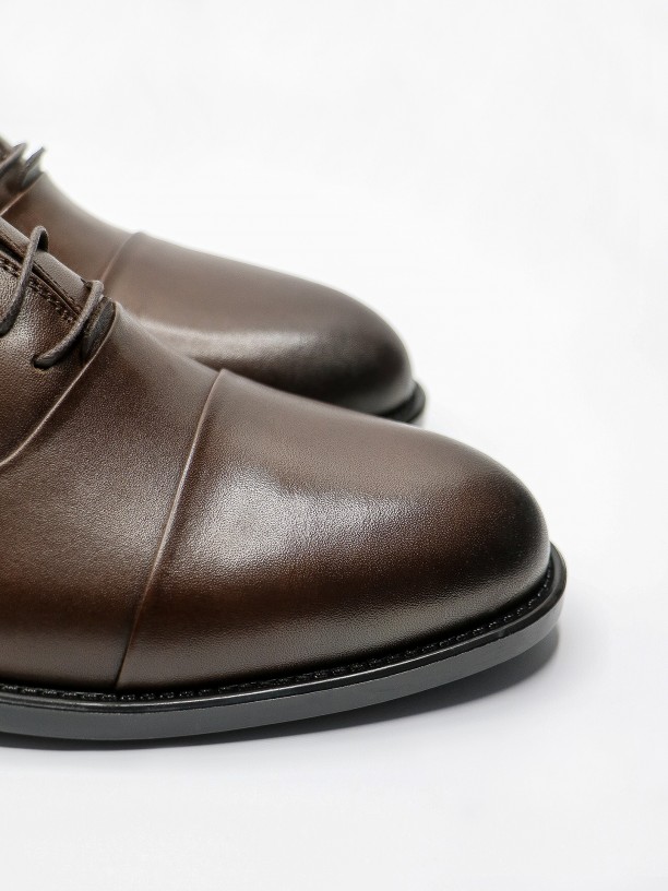 Elegant leather oxford shoes