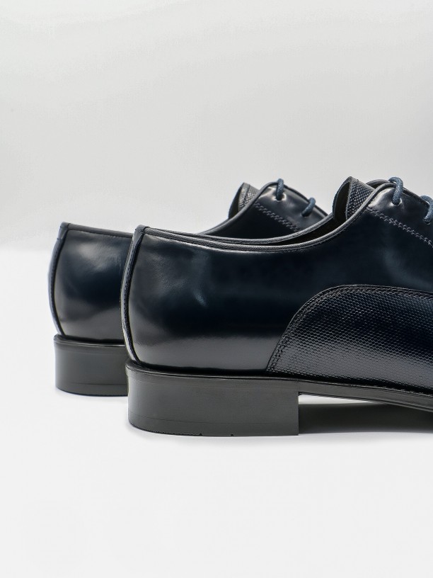 Elegant shoes in matte varnished leather