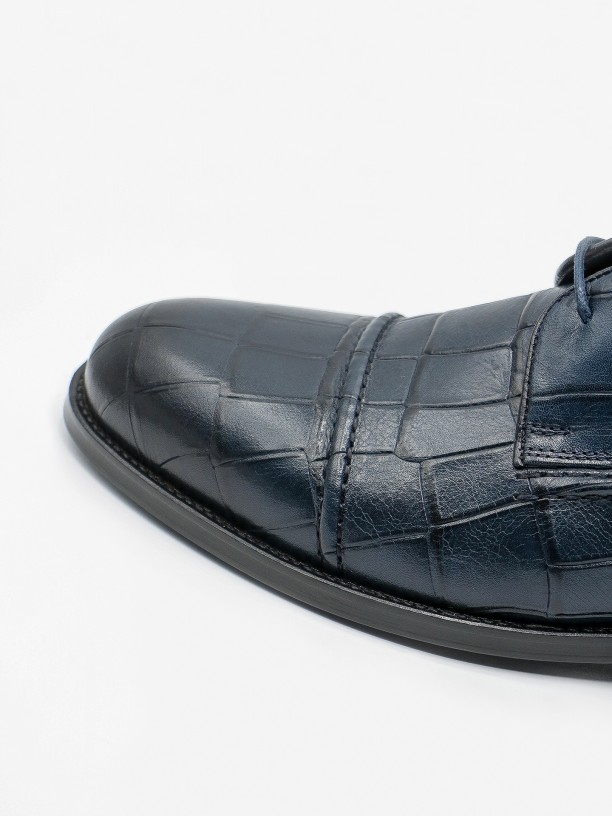 Sapato elegante de pele com padrão crocodilo